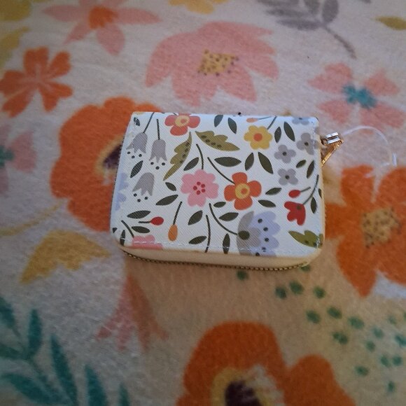 NEVER USED FLOWER WALLET FROM SHEIN - Picture 1 of 1